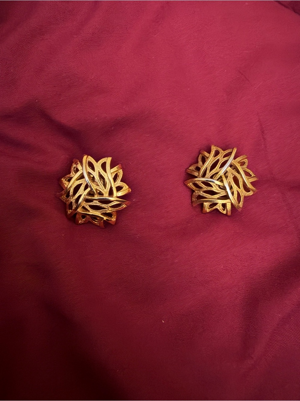 Elegant Gold Leaf Cluster Clip-On Earrings